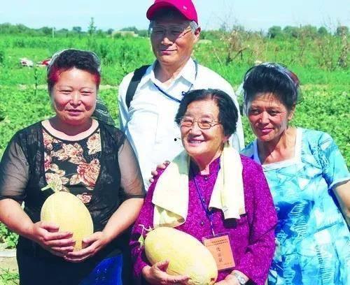 吃瓜自由的女人,揭秘“吃瓜自由”女性的独特魅力与生活态度