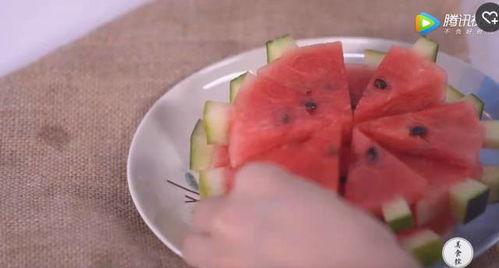 挑战花式吃瓜大全,解锁夏日清凉新姿势